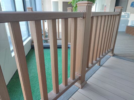 অ্যালুমিনিয়াম ফ্রেম WPC ফেন্সিং স্ল্যাট স্টাইল আউটডোর হোম সিকিউরিটি