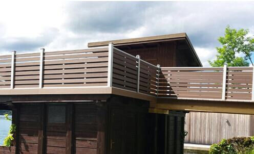 ম্যাট ফিনিশ ডব্লিউপিসি ফেন্সিং প্যানেল অফিস উঠানের জন্য সহজ পরিষ্কার